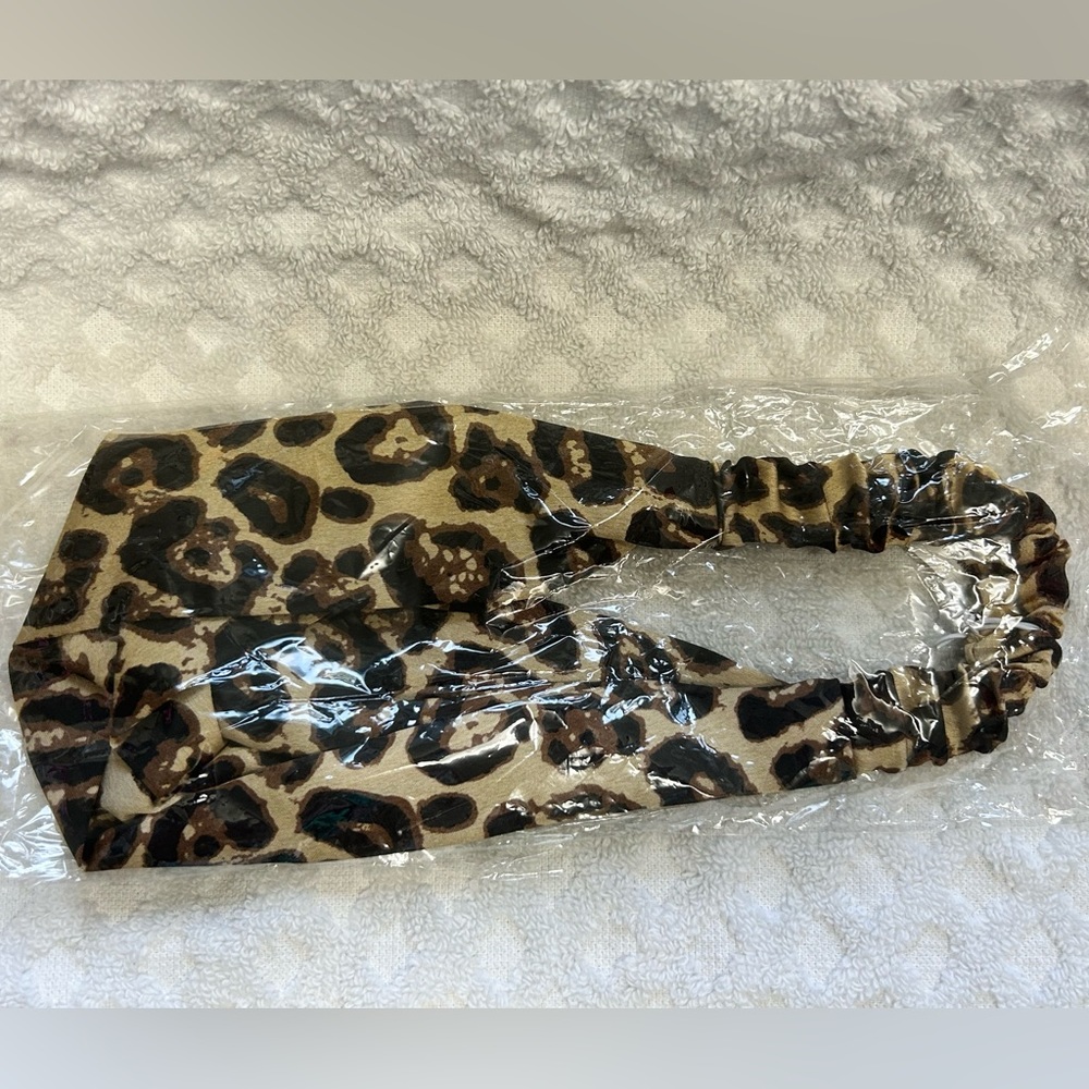 Viv&Lou Headband - Cheetah Print - new with tags in package